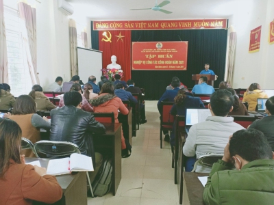 Liên đoàn Lao động huyện Nậm Nhùn tổ chức tập huấn nghiệp vụ  Công đoàn cho cán bộ công đoàn cơ sở