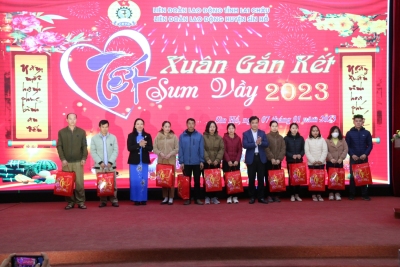 Liên đoàn Lao động huyện Sìn Hồ: Tổ chức các hoạt động “Tết Sum vầy – Xuân gắn kết” năm 2023 cho đoàn viên và người lao động.