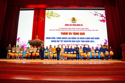 Phó Thủ tướng Trần Hồng Hà thăm, tặng quà cho đoàn viên, người lao động và nhân dân tại tỉnh Lai Châu          