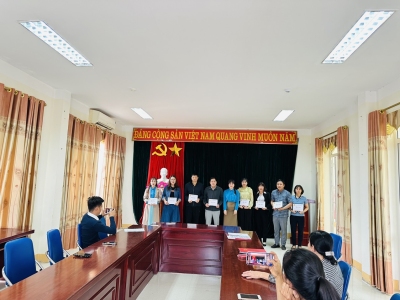 Liên đoàn Lao động huyện Tân Uyên trao hỗ trợ cho đoàn viên có hoàn cảnh khó khăn, mắc bệnh hiểm nghèo