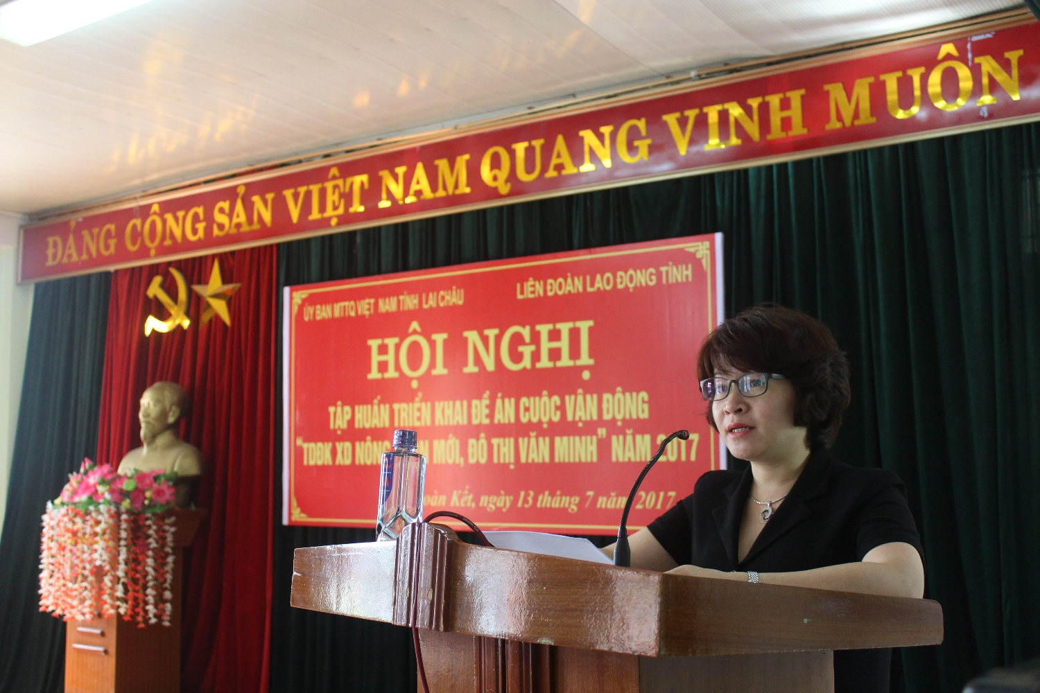 đồng chí Lê Thị Hường – Phó Bí thư thành ủy thành phố Lai Châu phát biểu khai mạc Hội nghị tại Phường Đoàn Kết – Thành phố Lai Châu