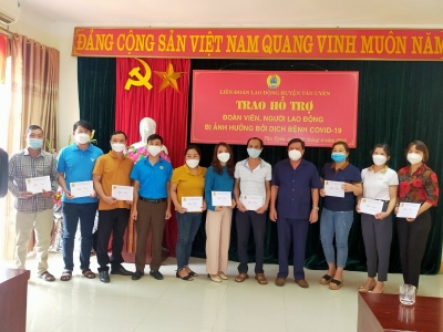 Liên đoàn Lao động huyện Tân Uyên: Trao hỗ trợ cho đoàn viên, người lao động bị ảnh hưởng bởi dịch bệnh Covid-19
