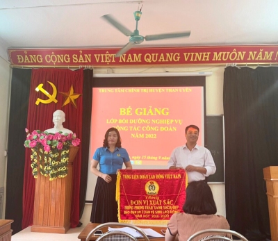 Liên đoàn Lao động huyện Than Uyên phối hợp tổ chức tập huấn nghiệp vụ công tác Công đoàn năm 2022