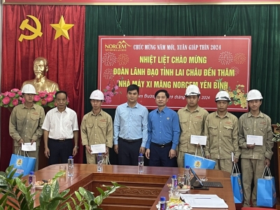 Đoàn công tác Liên đoàn Lao động tỉnh Lai Châu dâng hương tưởng niệm đồng chí Nguyễn Đức Cảnh