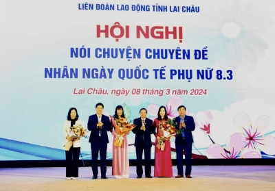 Đoàn công tác Liên đoàn Lao động tỉnh Lai Châu dâng hương tưởng niệm đồng chí Nguyễn Đức Cảnh