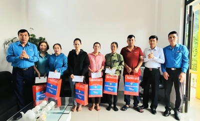Liên đoàn Lao động tỉnh Lai Châu: Thăm, tặng quà Công nhân lao động và vận động phát triển đoàn viên thành lập Công đoàn cơ sở, nhân dịp Tháng Công nhân năm 2024