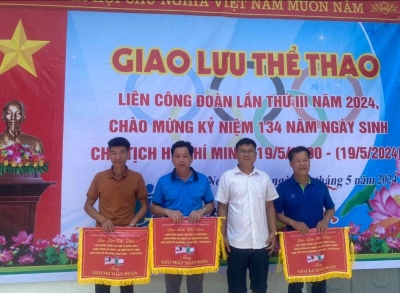 VNPT Lai Châu: Trồng cây xanh nhân Tháng Công nhân và Tháng hành động an toàn vệ sinh lao động