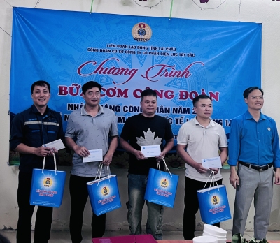 Tổ chức “Bữa cơm Công đoàn”, chăm lo đời sống người lao động