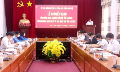 Công đoàn Viên chức tỉnh Lai Châu nhận chuyển giao Công đoàn cơ sở Văn phòng Đoàn đại biểu Quốc hội tỉnh từ Công đoàn Văn phòng Quốc hội