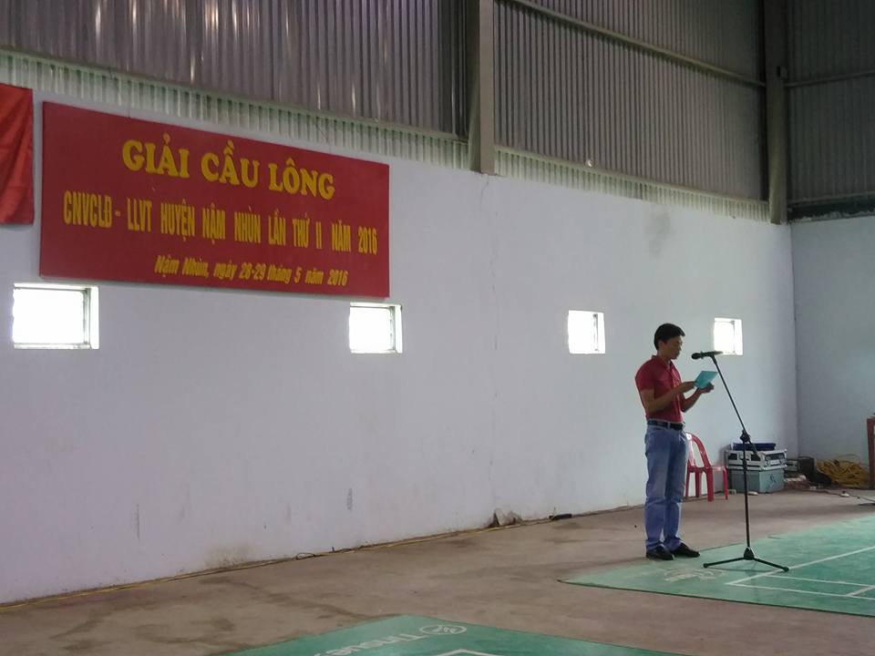 Đ/c Nguyễn Hồng Thanh chủ tịch LĐLĐ huyện khai mạc giải cầu lông CNVCLĐ năm 2016