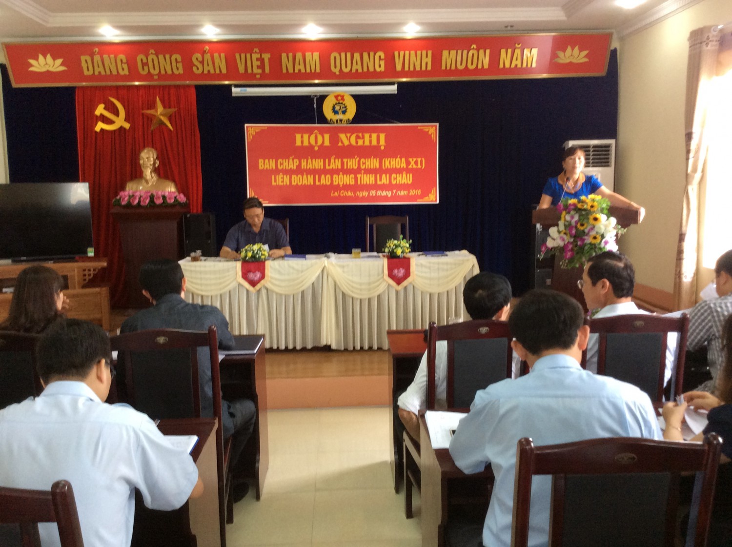 Đ/c Nguyễn Thị Thiện - Chủ tịch LĐLĐ tỉnh phát biểu chỉ đạo tại hội nghị