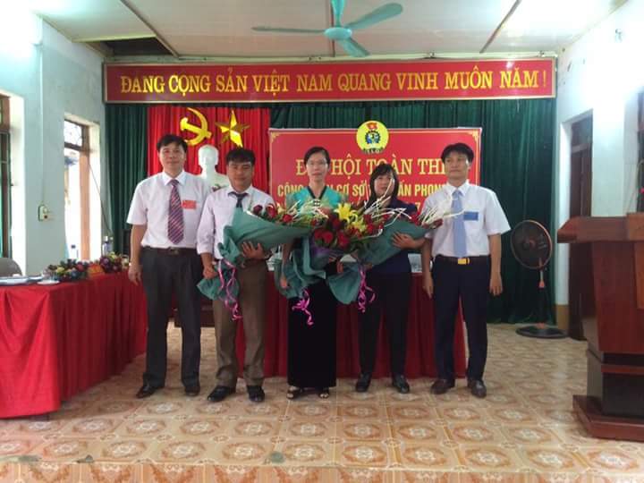 BCH mới của CĐCS Thị trấn Phong Thổ ra mắt tại Đại hội