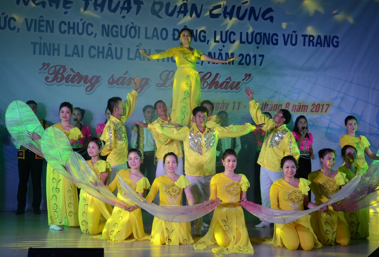 Hát múa Lai Châu Thành phố trẻ Đoàn Nghệ thuật quần chúng huyện Nậm Nhùn