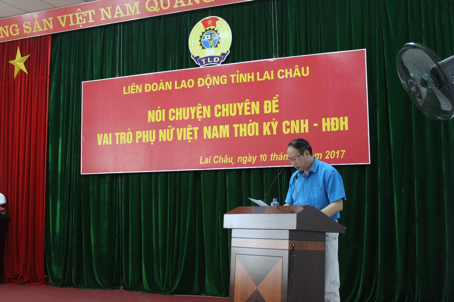 Đồng chí Vương Chí Công  - Phó  Chủ tịch LĐLĐ tỉnh phát biểu khai mạc Hội nghị