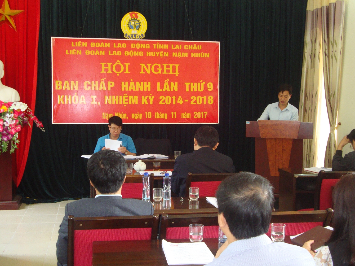 Đồng chí Nguyễn Hồng Thanh – Chủ tịch LĐLĐ Huyện phát biểu và chủ trì hội nghị