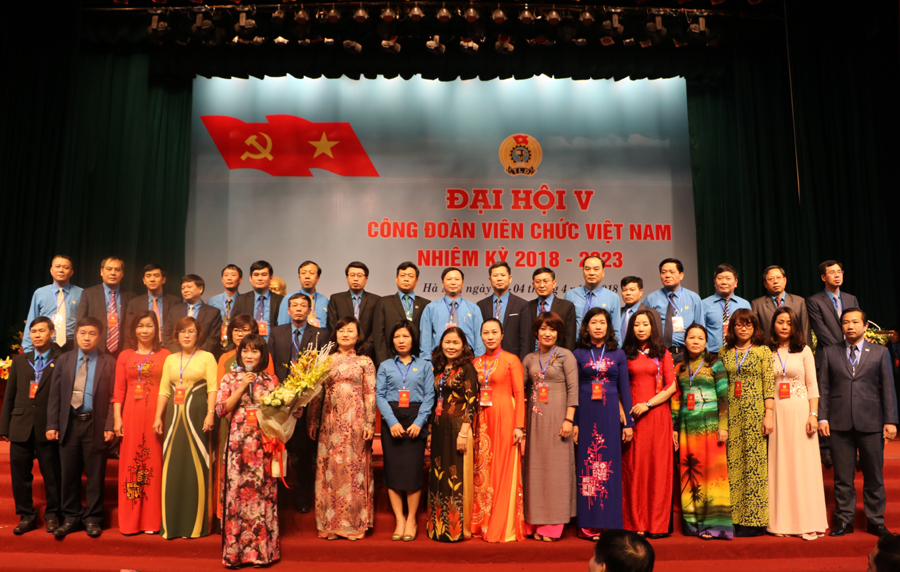 Ban Chấp hành Công đoàn Viên chức Việt Nam khóa V, nhiệm kỳ 2018 2023 ra mắt Đại hội