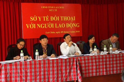 Đồng chí Nguyễn Văn Đối - Giám đốc Sở Y tế tỉnh Lai Châu trả lời tại buổi đối thoại