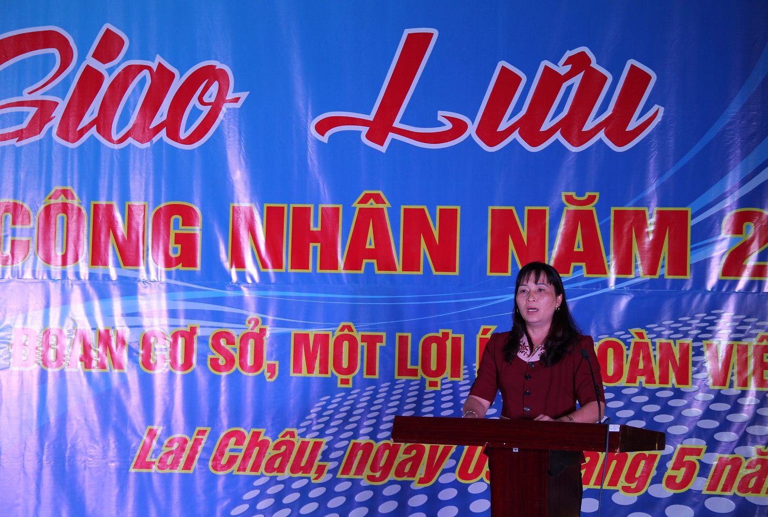 Đồng chí Nguyễn Thị Thiện – Chủ tịch LĐLĐ tỉnh phát biểu tại buổi giao lưu