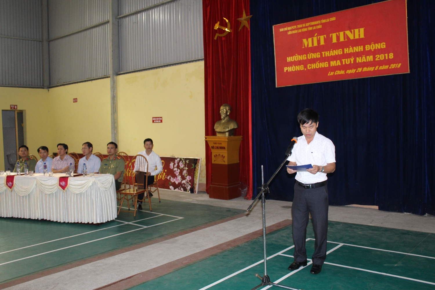 Đ/c Hoàng Văn Trinh  – Phó Chủ tịch LĐLĐ tỉnh phát biểu, phát động tại buổi mít tinh