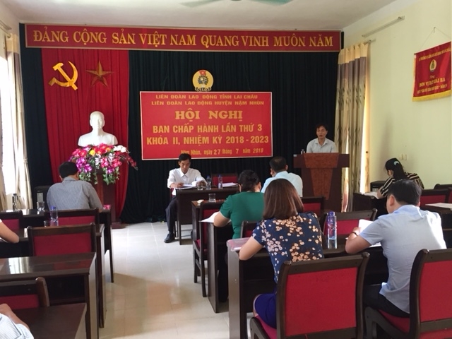 Đ/c: Nguyễn Hồng Thanh – Ủy viên Ban Chấp hành Huyện ủy,  Chủ tịch Liên đoàn Lao động Huyện phát biểu chỉ đạo Hội nghị