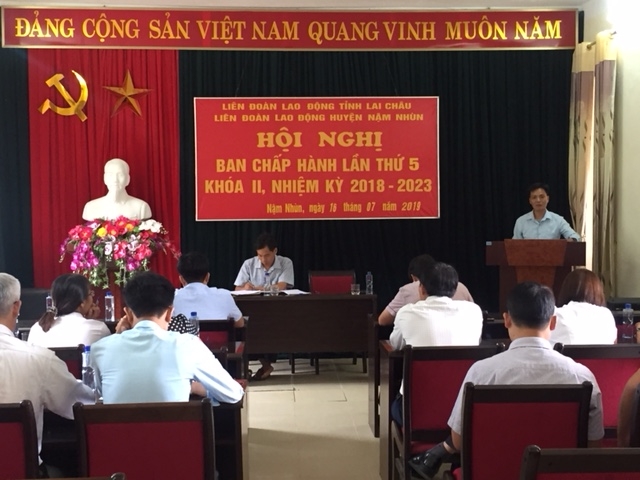 Đ/c: Nguyễn Hồng Thanh - Ủy viên Ban Chấp hành Huyện ủy,  Chủ tịch Liên đoàn Lao động Huyện phát biểu tại Hội nghị