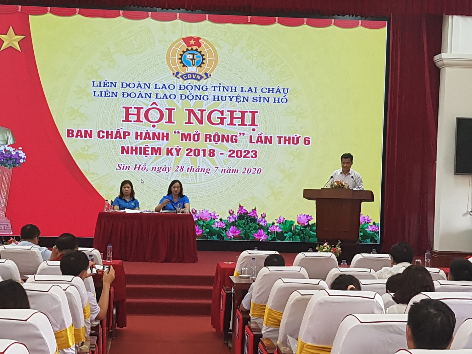 Đồng chí Bùi Văn Tuấn  -  Phó Bí thư Thường trực Huyện ủy phát biểu chỉ đạo hội nghị