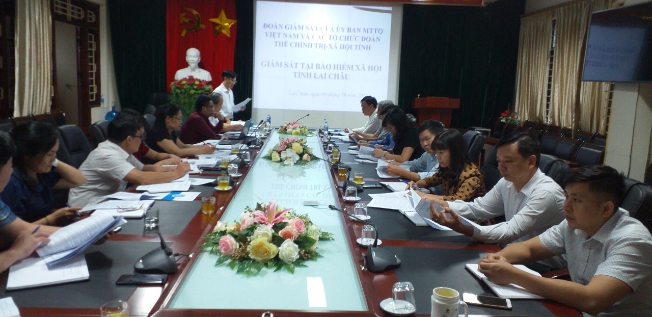 Quang cảnh làm việc của Đoàn Giám sát tại Bảo hiểm xã hội tỉnh Lai Châu