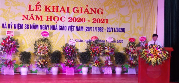 Đ/c Lê Văn Nghị - Phó Hiệu trưởng, Chủ tịch Công đoàn trường phát động thi đua năm học 2020-2021