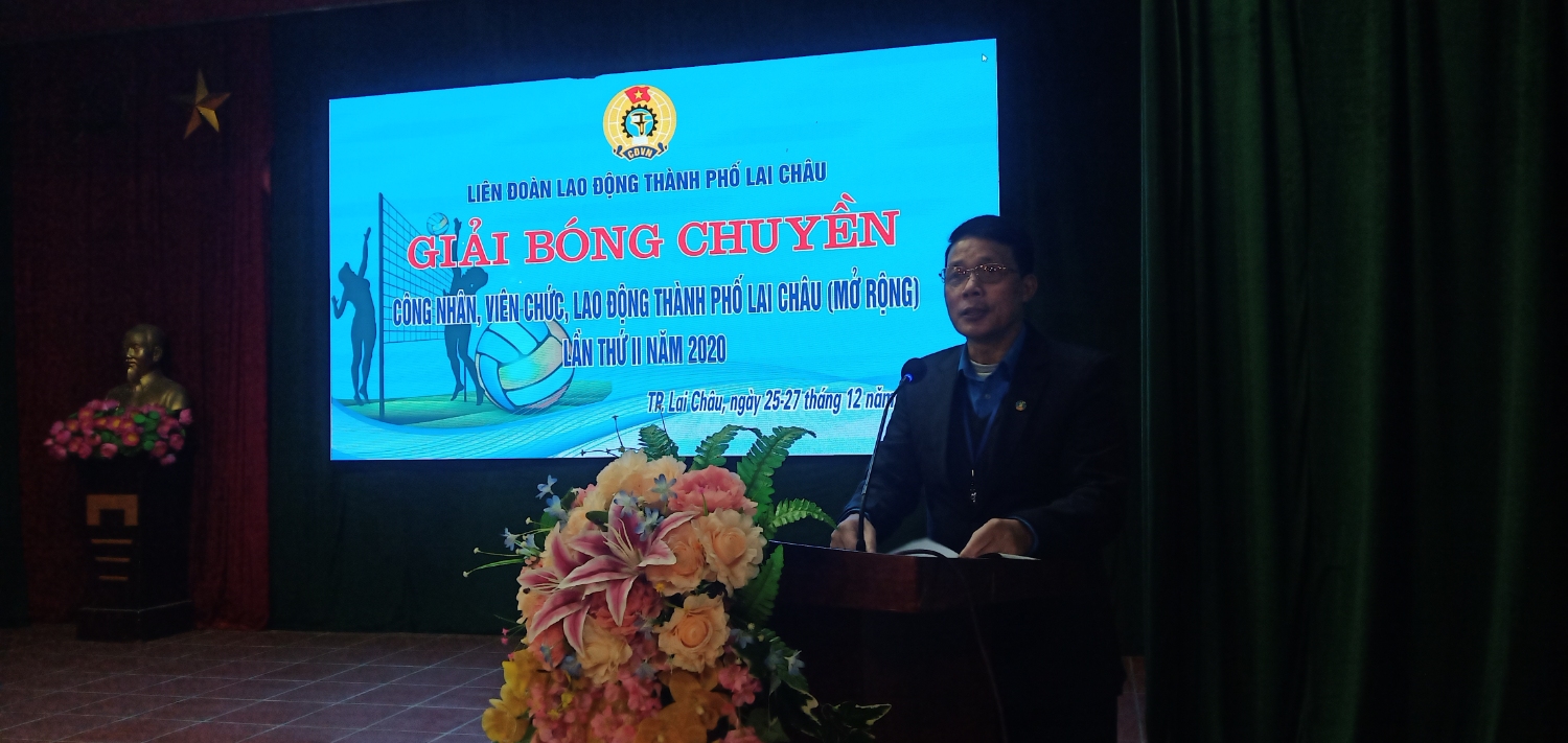 Đồng chí Nguyễn Quốc Huy - Chủ tịch LĐLĐ thành phố phát biểu khai mạc giải