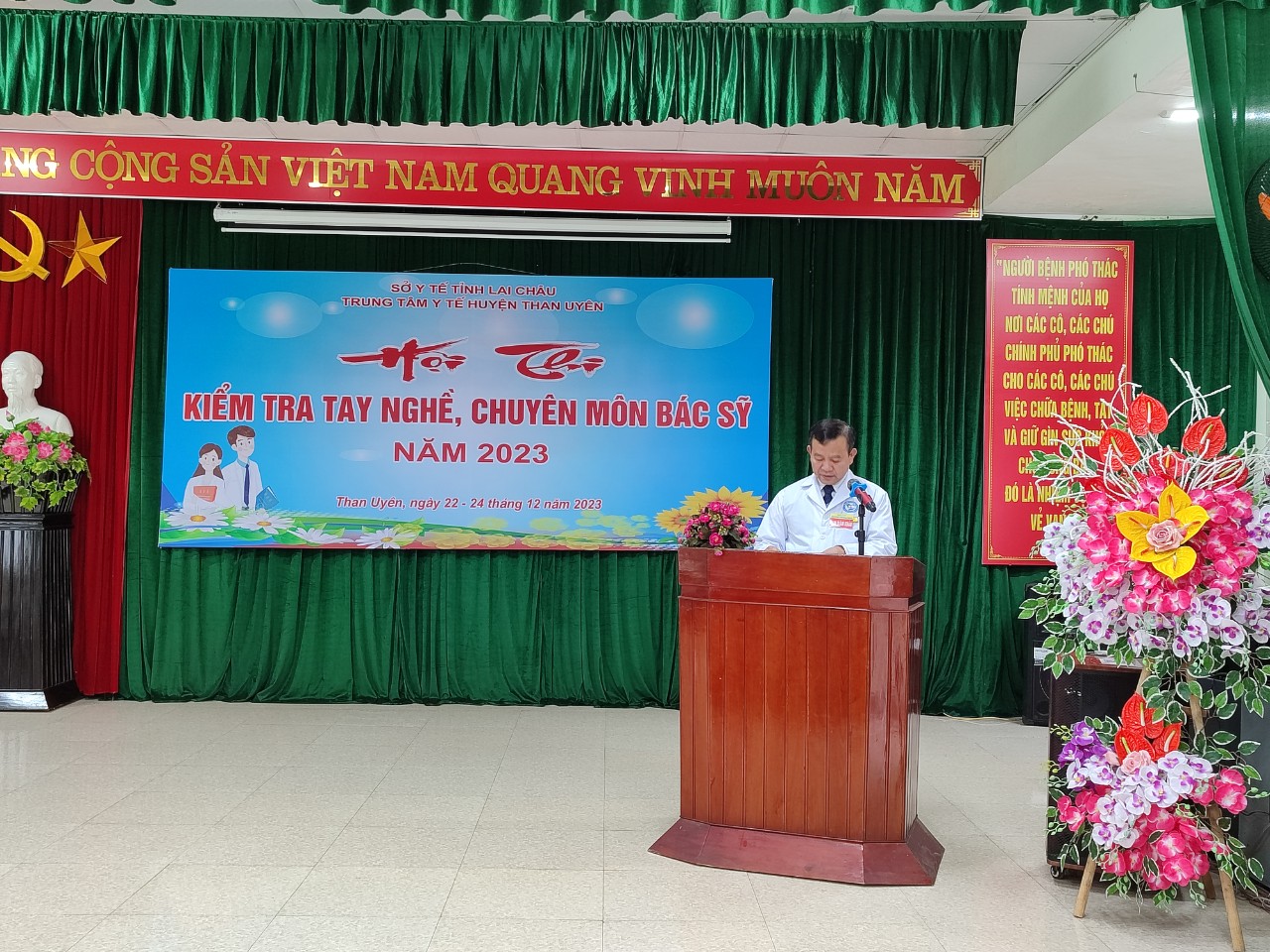Bác sỹ chuyên khoa I Vũ Văn Quang, Bí thư Đảng bộ Giám đốc Trung tâm phát biểu khai mạc Hội thi