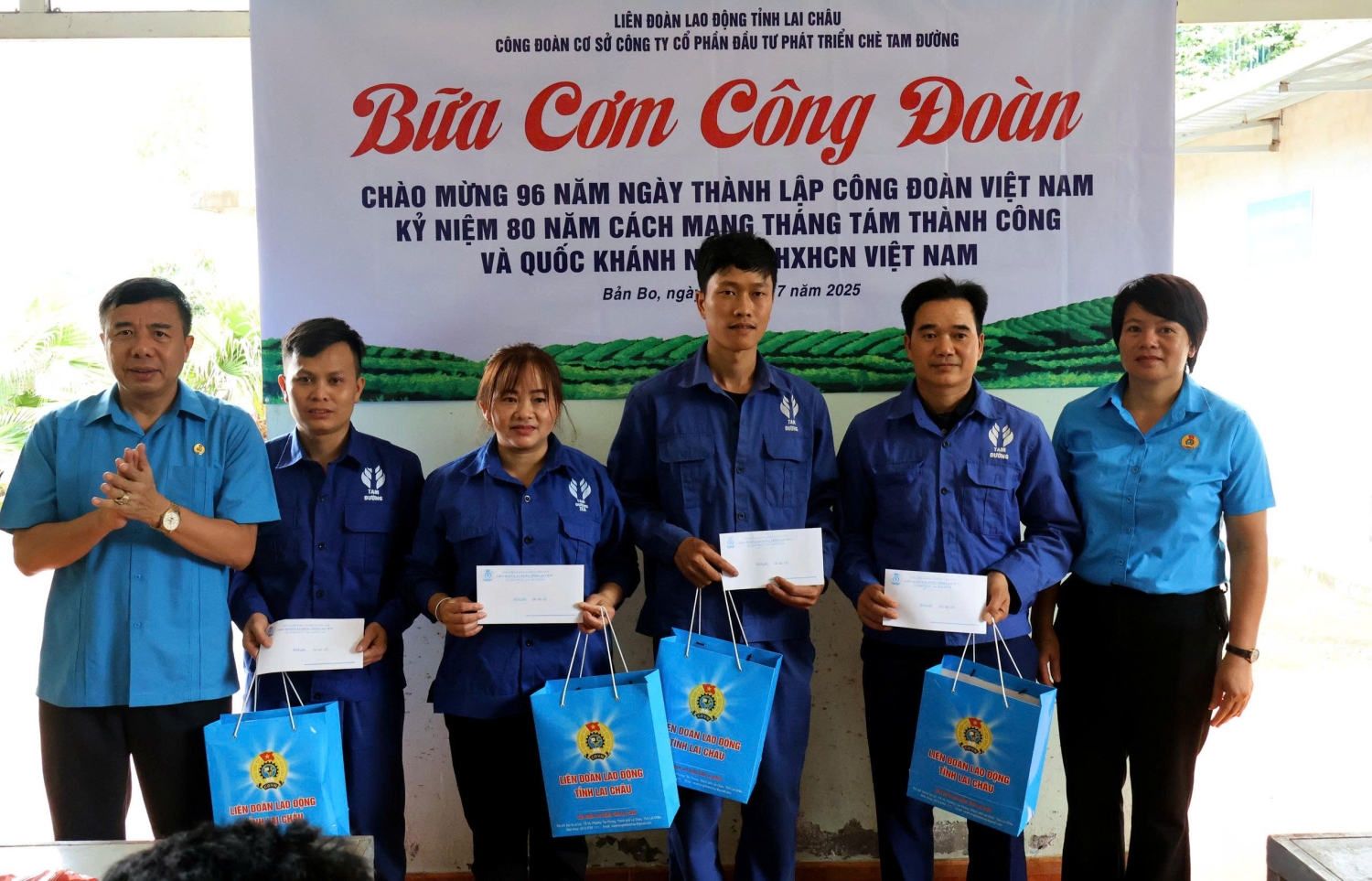“Bữa cơm công đoàn” chào mừng Ngày thành lập công đoàn Việt Nam       