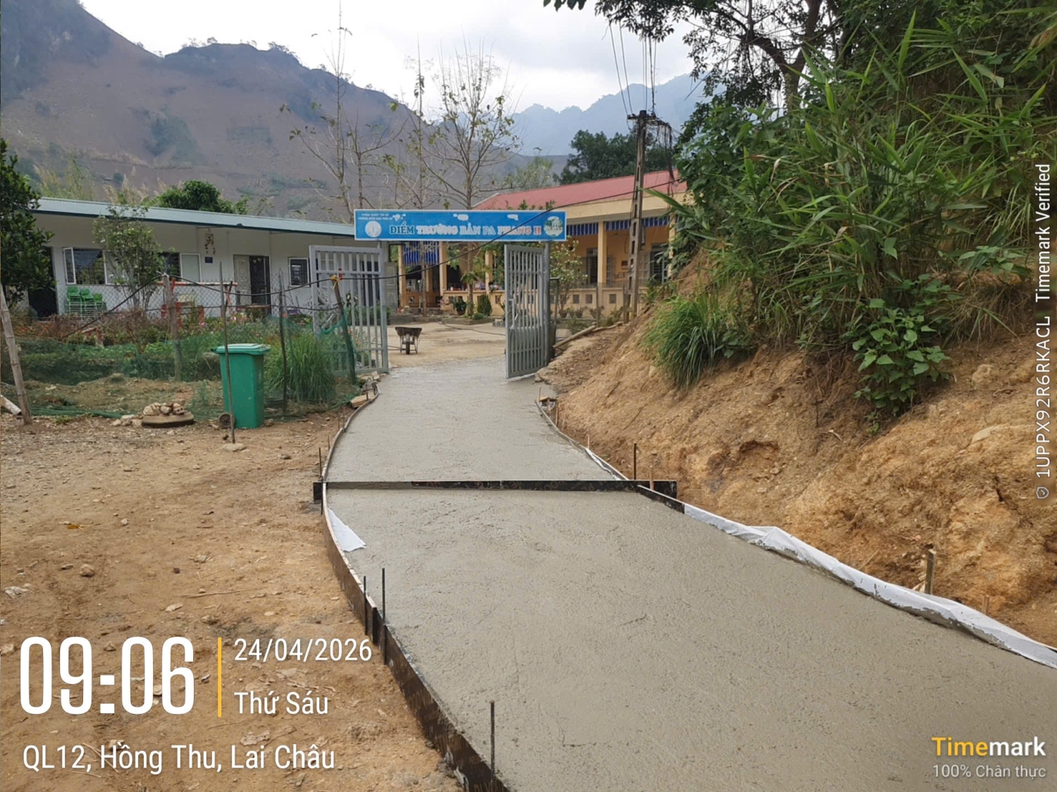 ĐOÀN VIÊN CÔNG ĐOÀN CHUNG TAY MỞ ĐƯỜNG ĐẾN TRƯỜNG CHO TRẺ VÙNG CAO